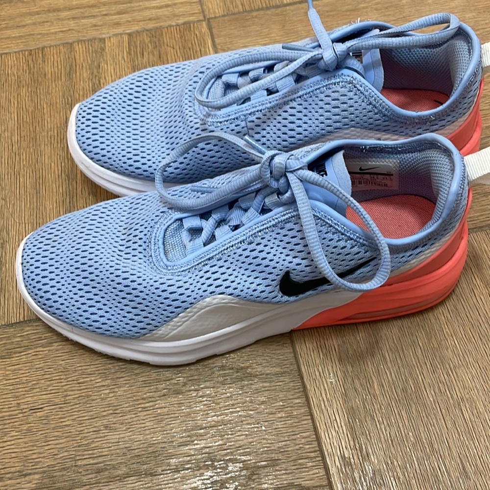 Lightly worn Nike Air Sneakers
